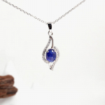 Luksuslik September Birthstone Naturaalse t&auml;idisega klaasist safiirist h&otilde;beripatsiga kaelakee Daami aastap&auml;evaks, banketi ja s&uuml;nnip&auml;evakingitus m sinine