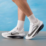 Nike Meeste Zoom Fly 6 S&uuml;sinikplaadi amortisatsiooniga jooksujalatsid 42