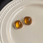 Retro ja moodsad naiste k&otilde;rvar&otilde;ngad, kandilised &otilde;litilga k&otilde;rvar&otilde;ngad, tipptasemel tunnetus, moodne temperament, k&otilde;rvatarvikud