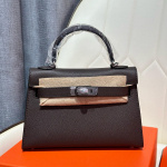 Uus ehtsast nahast teise p&otilde;lvkonna kott Mini kott peopesaprinteriga veisenahast &uuml;he &otilde;laga naiste ristkehaga kott Klassikaline moodne ja mitmek&uuml;lgne 19cm+box with silk scarf must/h&otilde;be