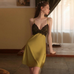 Seksikad pidžaamad naistele s&uuml;giseks S&uuml;gava V-kaelusega pitsist satiinist &ouml;&ouml;s&auml;rk rinnapatjadega ja seljaosaga paeltega seksikad pidžaamad naistele M