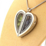 Pierres et Min&eacute;raux. Collier P&eacute;ridot + Kyanite brut. Mod&egrave;le coeur.