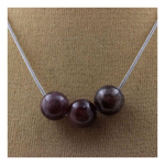 Pierres et Min&eacute;raux. Collier 3 perles Rubis de Mogok, Birmanie, Myanmar 8 mm Chaine en acier inoxydable.