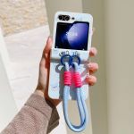 R&otilde;&otilde;msa n&auml;oga randmerihm Armas karu PU-nahast telefoni&uuml;mbris Samsung Galaxy Z Flip 6 5 4 3 5G jaoks Hingekaitse P&otilde;rutuskindel kate For Samsung Galaxy Z Flip6