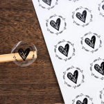 200 tk 3,2 cm armastuse s&uuml;damega pitseerivad kleebised l&auml;bipaistvad &uuml;mmargused kuldsed mustad &uuml;mbriku kommikoti silt k&uuml;psetamiseks kinkekarbi DIY kaunistuseks