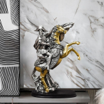 R&uuml;&uuml;tli kuju vaigust kujukeste kunstiteos S&uuml;nnip&auml;evakingitus skulptuur lauaplaadi kaunistuseks Gold Knight