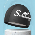 Ujumism&uuml;tsid naistele meestele universaalsed suured pikkade juustega k&otilde;rvakaitsed, PU veekindlad kirjatr&uuml;kiga ujumism&uuml;tsid