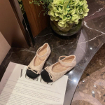 T&uuml;drukute jalakomplekt, &uuml;hekordsed kingad kevadel Uued v&auml;ikesed teravad nahast kingad Korea versioon Bow Princess v&auml;lismaise stiiliga oakingad