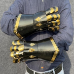Keskaja gooti soomuskinnas, tume fantaasia kinnas, kantav, cosplay, LARP, rollim&auml;ng, j&otilde;ulud, kollektsioneeritav ese