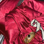 Luksuslik 100% mooruspuu siidist 4-osaline voodipesukomplekt Kahepoolne satiinsiinist tekikott & pinguldatud lina & padjap&uuml;&uuml;rid Esmaklassiline siidist kodutekstiil 1.8m 4Pcs Set