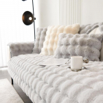 Luksuslik libisemiskindel kunstk&uuml;&uuml;likukarvast diivanipadi - hubane talvine pl&uuml;&uuml;sist istmekate 70x150 cm