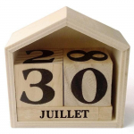 Calendrier perp&eacute;tuel en bois maisonnette - 7,3 x 8 x 3,4 cm beež