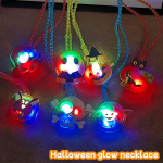 Random Ghost kaelakee Halloweeni LED valgust kiirgavad kaelakeed lastele H&otilde;&otilde;guvad ripatsm&auml;nguasjad Laste Halloweeni peokaunistused v&auml;lk kaelakee 1pcs