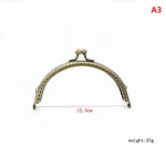 Metallist poolringikujuline raam rahakott k&auml;epidemega m&uuml;ndikotid metallist suudlusklambriga lukuraam 8.5cm