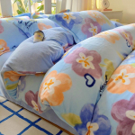 Paksendatud piimafliisist neljaosaline komplekt, talvine soe kahepoolne fliisist tekikate, fliisist voodilina kolmeosaline komplekt 1.2m bed