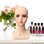 Kosmetoloogia nukupea, naissoost nagi, mannekeeni mannekeenipraktika m&uuml;tsi jaoks Red lips A