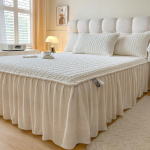Piimane flanellist voodiseelik &Uuml;hekordne Korallveluurist voodikate Paksustatud voodikate Pitsiga Polsterdatud Voodilina Seeliku&auml;&auml;r Klamber Puuvillane Voodikate 200*220cm valge