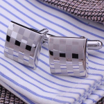 1 Paar Fashion Mansetin&ouml;&ouml;bid Meeste Disain Valge V&auml;rv Lasermuster meestele h&otilde;be