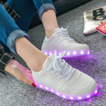 V&auml;rvilised helendavad kingad kevadeks ja s&uuml;giseks uued helendavad kingad meeste ja naiste luminofoorkingad USB laadimine LED valgus Korea paarikingad 31 valge