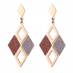 S&auml;delev &otilde;&otilde;neskujuline rombiga &uuml;hendatav ripats, titaanist terasest k&otilde;rvar&otilde;ngas