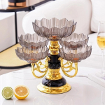 Jaotatud serveerimisn&otilde;ud Lillede suupistete magustoidutaldrik, kandiku p&ouml;&ouml;rlev puuviljavaagen kollane