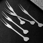 Roostevabast terasest puuviljakahvel l&auml;&auml;ne s&ouml;&ouml;giriistad v&auml;ike kahvel, kahe hamba kahvliga magustoidukook 5Pcs/Heart Shape