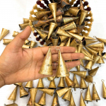 Pakk 10 8cm Metallist J&otilde;ulude Harmoonia Vintage Rustikaalne ja Krobeline Tina Kellad Seinale Riputatav Dekor Suured Kellad Koonuse Kuju