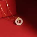 Koi kaelakee naiste suvine kerge luksuslik ni&scaron;&scaron; Aasta Hetian Jade turvapandlaga rangluukett