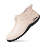 Naiste veekindlad libisemiskindlad l&uuml;hikesed vihmasaapad - Paksutallalised, mustust h&uuml;lgavad, madala l&otilde;ikega, pehmetallaga kummist kingad k&ouml;&ouml;gi- ja v&auml;listingimustes kasutamiseks. 40