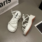 Moodsad naiste kingad 2024 Keskmine konts Naiste sandaalid Vabaaja tasased madalad paksud T&uuml;drukute suvised beežid gladiaatorsandaalid Zapatos Mujer 35 valge