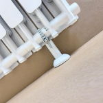 2 tk Reguleeritav p&otilde;randakinnitus &Uuml;hilduv survevalualumiiniumradiaatoritega Metallist tugijalg tugeva radiaatori kinnitamiseks China Mainland