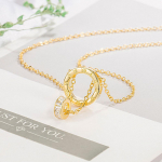 Kerge luksuslik moodne plaadim&auml;ngija ripats, armas kaelakee kuld