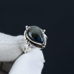 Naturaalsest labradoriidist reguleeritav 925 h&otilde;bedane s&otilde;rmus &ndash; sobib USA suurustele 6&ndash;10 &ndash; k&auml;sitsi valmistatud Boho ehted naistele ja meestele, s&otilde;brap&auml;eva kingitused Adjustable