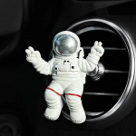 Universe Planet Shape Astronaut Auto &otilde;huv&auml;rskendaja auto kliimaseade v&auml;ljalaskeava Parf&uuml;&uuml;miklamber Parf&uuml;&uuml;mi autode kaunistused