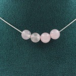 Pierres et Min&eacute;raux. Collier 4 perles Quartz rose 8 mm Chaine en acier inoxydable Collier femmes, hommes. Taille personnalisable.