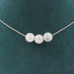 Pierres et Min&eacute;raux. Collier 3 perles Quartz craquel&eacute; du Br&eacute;sil 8 mm Chaine en acier Collier femmes, hommes. Taille personnalisable.