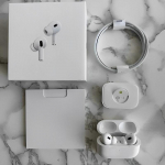 TWS 1:1 juhtmevabad k&otilde;rvaklapid 5Pro k&otilde;rvasisesed Bluetooth-k&otilde;rvaklapid Aktiivse m&uuml;rasummutusega HD-k&otilde;nede professionaalsed m&auml;ngupeakomplektid Androidile ja IOS-ile valge