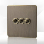LangYeao Pronksroheline L&uuml;liti Valgusti Seinal&uuml;litid UK EL Standard Roostevabast Terasest Paneel Metallist Elektriline Vintage L&uuml;liti ja Pistikupesa (as the picture,86mm*86 mm&UK Standard)