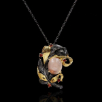 Elegantne must ja kuldne kahev&auml;rviline naiste ehteleht, pooll&auml;bipaistev kristallist tsirkoonist ripats kaelakee kampsuniketiga must