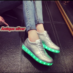 V&auml;rvilised helendavad kingad kevadeks ja s&uuml;giseks uued helendavad kingad meeste ja naiste luminofoorkingad USB laadimine LED valgus Korea paarikingad 30 antiikne h&otilde;bedane v&auml;rv