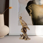 Messingist kotkakuju kujukeste sisekujundus sise&otilde;ue linnuornament elutruu muru t&ouml;&ouml;laua simuleeritud