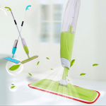 Keskkonnas&otilde;bralikud 360-kraadise veepihustusmopiga majapidamises kasutatavad p&otilde;randapuhastusvahendid roheline