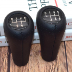 5/6 kiirusega t&auml;iustatud nahast k&auml;igukangi nupp BMW 1 3 5 6 seeria jaoks E30 E32 E34 E36 E39 E46 E53 E60 E61 E63 E81 E82 E90 k&auml;iguvahetus T04 6