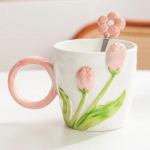 500ml 3D tulbimustriga keraamika kruus lusikaga, k&auml;sitsi nikerdatud Mugav k&auml;epide kohvitass hommikus&ouml;&ouml;gipiima kaerahelbetops t&uuml;drukule kingitus 401-500ml roosa