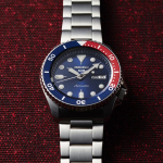 Seiko 5 Sports SRPD53K1 SKX Sports Style Pepsi Sinine Punane Bezel Automaatne 4R36 Liikumine 100m Veekindel Roostevabast Terasest Meeste K&auml;ekell Autentne Jaapan