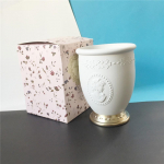 Laduree Embossment meigipintslite hoidik &ndash; valge/roosa &ndash; Luxury Beauty kosmeetikapintslite hoidik valge