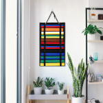 V&otilde;itluskunstide v&ouml;&ouml;de korraldaja Taekwondo rihmade n&auml;idiku raam, vildist t&auml;iskasvanutele m&otilde;eldud rippkarate hoidja