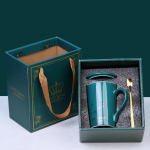 Keraamiline kohvikruus, kaanega joogin&otilde;ude komplekt T&auml;htkuju, kuldlusikas, loomingulised sodiaagim&auml;rgi tassid, s&uuml;nnip&auml;evakingitused meestele ja naistele