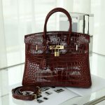 Uus plaatinast kott, suure mahutavusega pendeldamine, k&otilde;rgl&auml;ikega krokodillimustriga nahast naiste kott, &uuml;he &otilde;laga k&auml;eshoitav p&otilde;ikkott 30x16x23cm veinipunane v&auml;rv