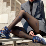 Trendikas Blue Butterfly naiste konksuvastased mustad sukad &ndash; seksikad ananassi sokkide disainiga sukkp&uuml;ksid Simple Packaging (90-140 Jin)